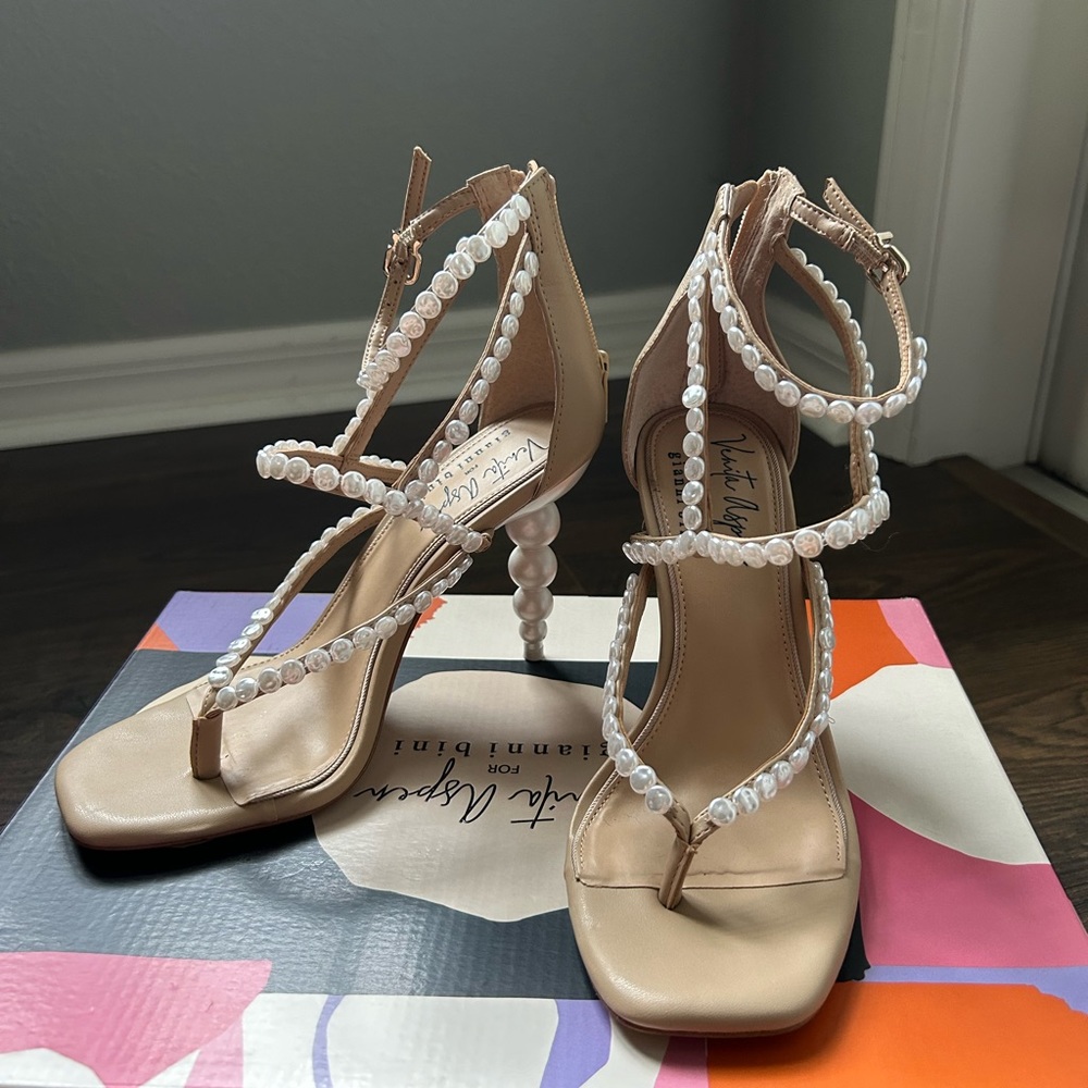 Venita Aspen by Gianni Bini heels